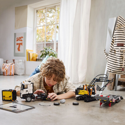 LEGO 42175 Volvo FMX lastbil & EC230 elgrävmaskin