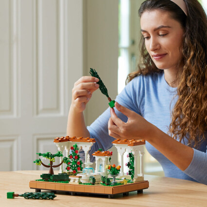 LEGO 10359 Fontänträdgård