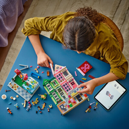 LEGO 42670 Heartlake Citys lägenheter och butiker