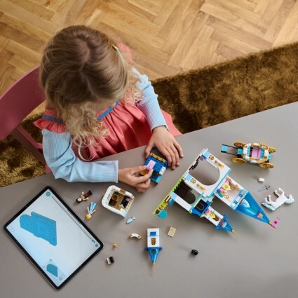 LEGO 43275 Askungens slott och häst med vagn