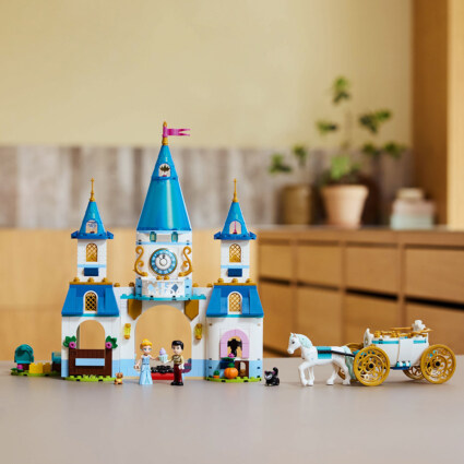 LEGO 43275 Askungens slott och häst med vagn