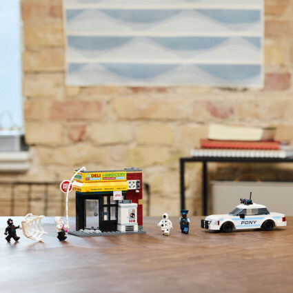 LEGO 76311 Spider-Verse: Miles Morales mot Spot