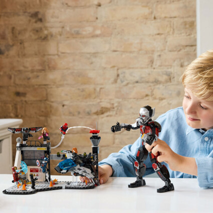 LEGO 76314 Captain America: Civil War actionstrid