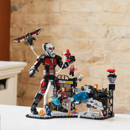 LEGO 76314 Captain America: Civil War actionstrid