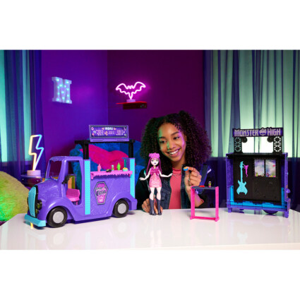 Monster Fest Transforming Food Truck