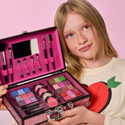 MYA Make Up Bon Voyage