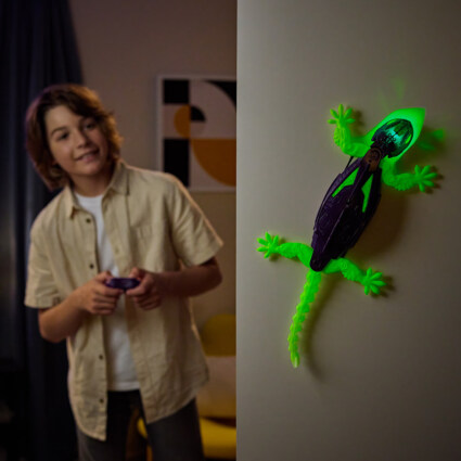 Hex Bots Wall Crawler Gecko Glow in The Dark