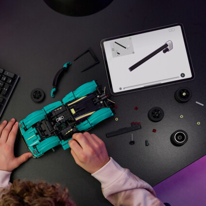 LEGO 42208 Aston Martin Valkyrie