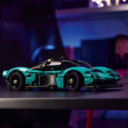 LEGO 42208 Aston Martin Valkyrie