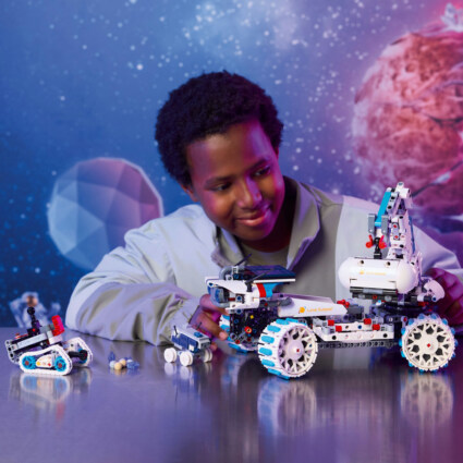 LEGO 42211 Lunar Outpost™ månrover rymdfordon