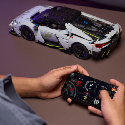 LEGO 42214 Lamborghini Revuelto supersportbil