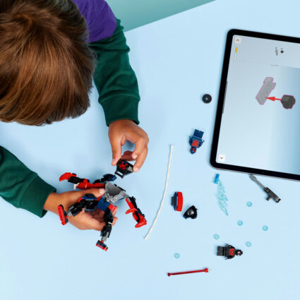 LEGO 76337 Miles Morales robot mot Spider-Man 2099