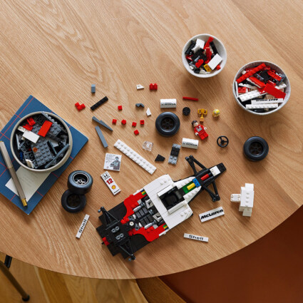 LEGO 10330 McLaren MP4/4 & Ayrton Senna