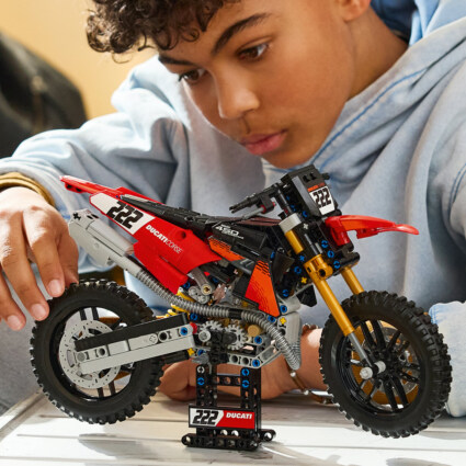 LEGO 42238 Ducati Desmo450 MX Factory motorcykel