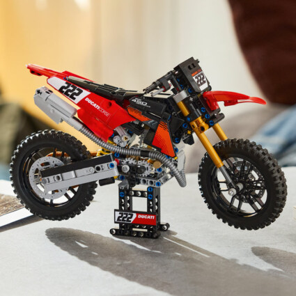 LEGO 42238 Ducati Desmo450 MX Factory motorcykel