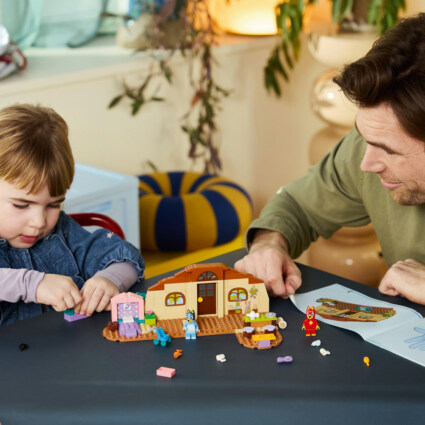 LEGO 11221 Skolan med Rusty och Bluey