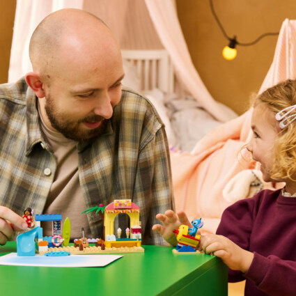 LEGO 43280 Skoj på stranden med Lilo & Stitch