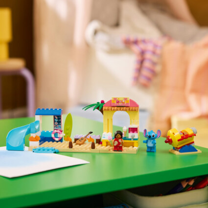 LEGO 43280 Skoj på stranden med Lilo & Stitch